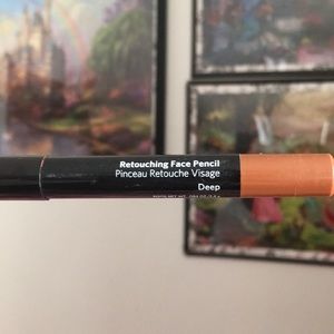 Bobbi Brown Retouching Face Pencil in Deep